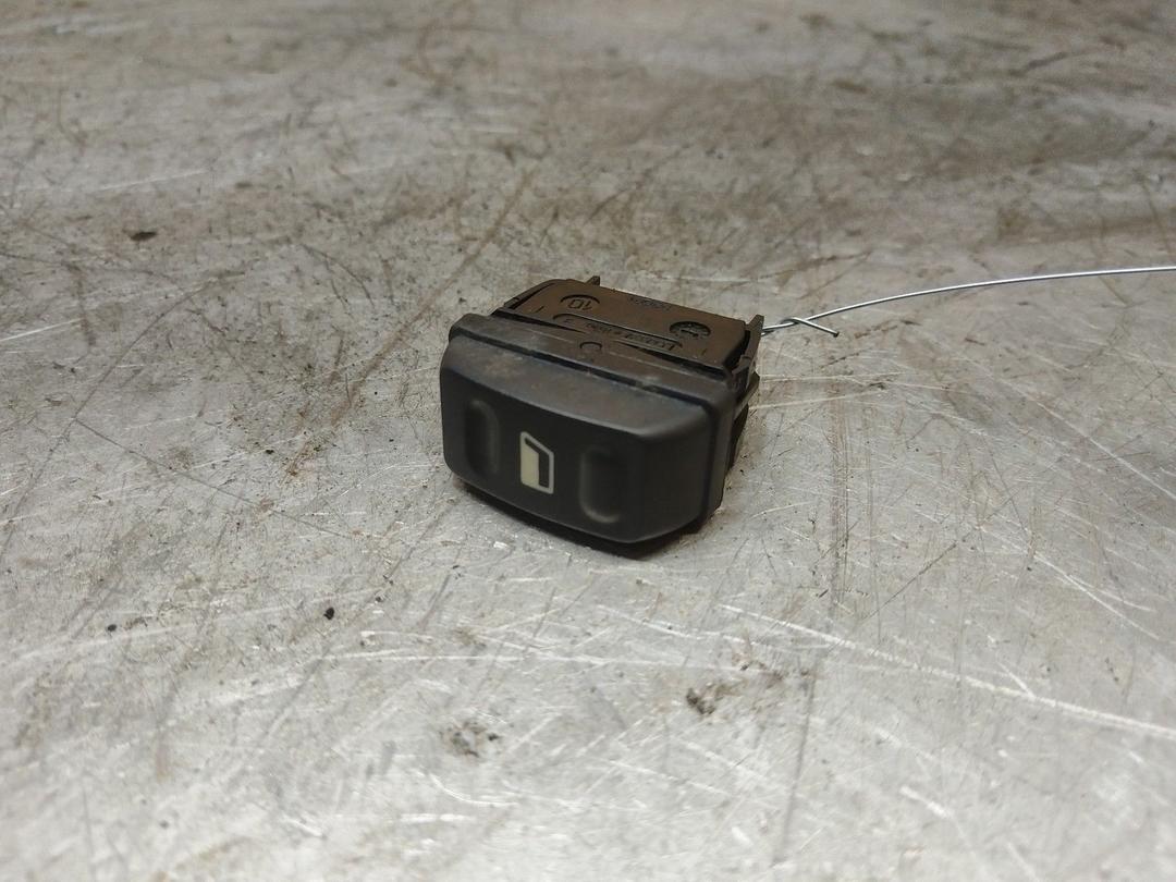 Кнопка стеклоподъемника переднего правого 64NUZF Citroen Xsara Picasso