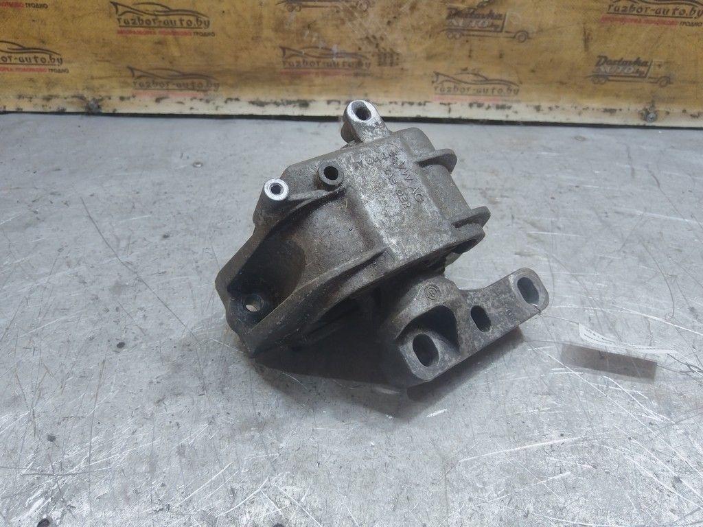 Подушка крепления двигателя K3MN1F Volkswagen Jetta - Фото 1