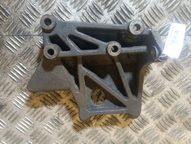 Кронштейн компрессора кондиционера ES18P5 Mazda Premacy купить