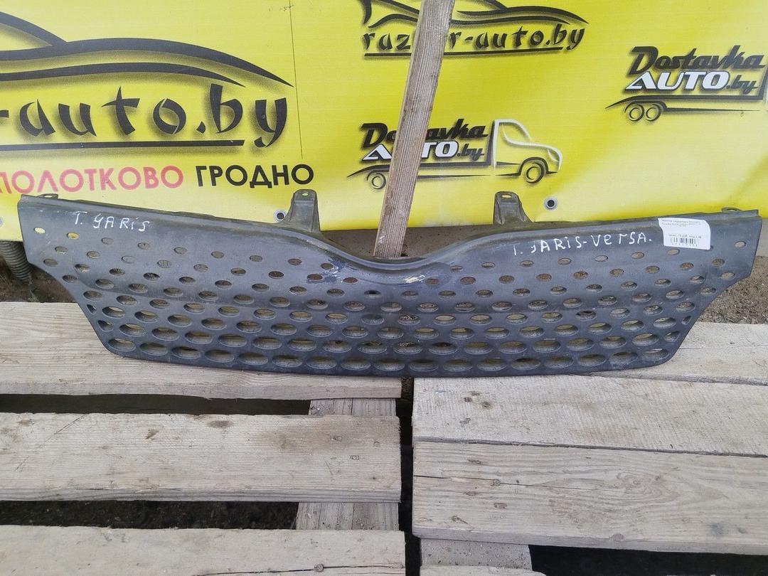 Решетка радиатора X85QZV Toyota Yaris Verso