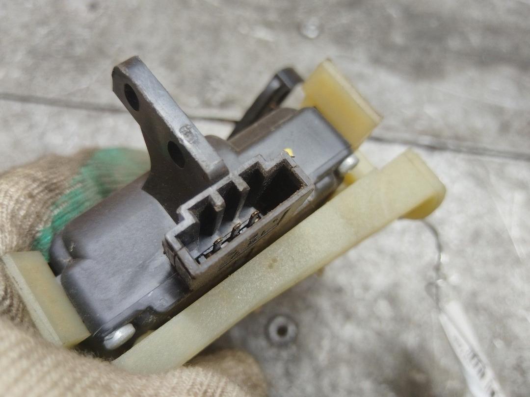 Моторчик заслонки печки M4ZLJ0 Volkswagen Passat купить на авторазборке