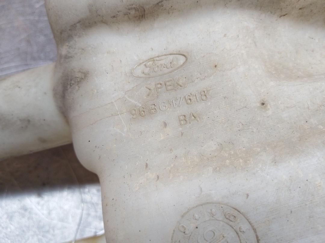 Бачок омывателя F3BVGD Ford Mondeo купить в магазине запчастей бу