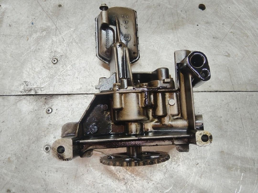 Насос масляный R3JGE4 Peugeot Partner купить в магазине запчастей бу