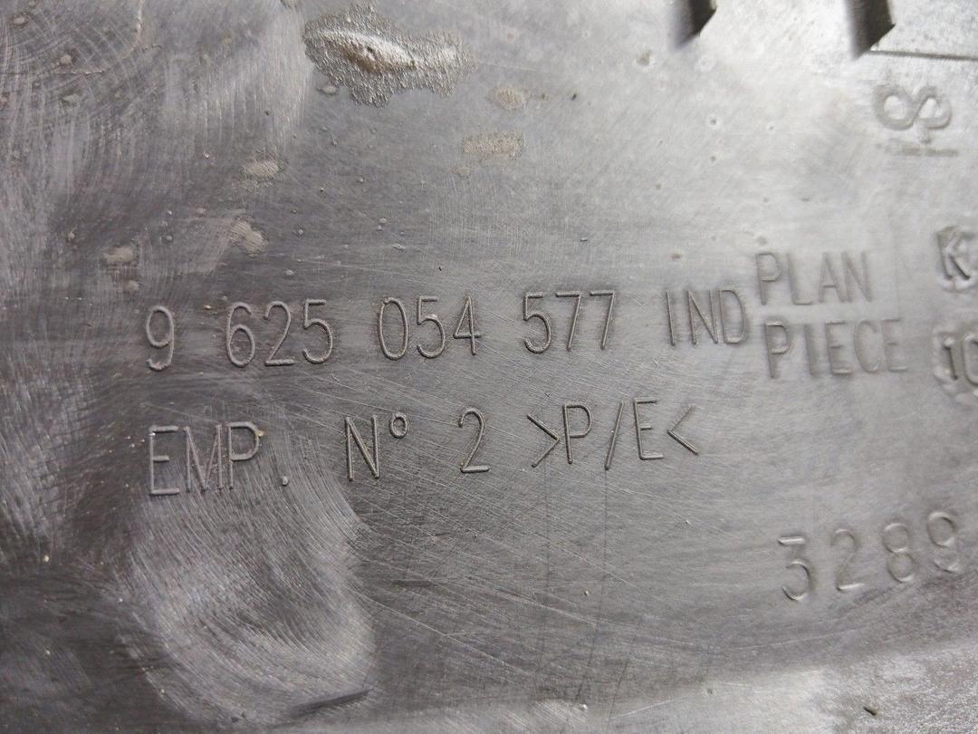 Обшивка крышки багажника 8TFLCB Peugeot 206 купить в магазине запчастей бу