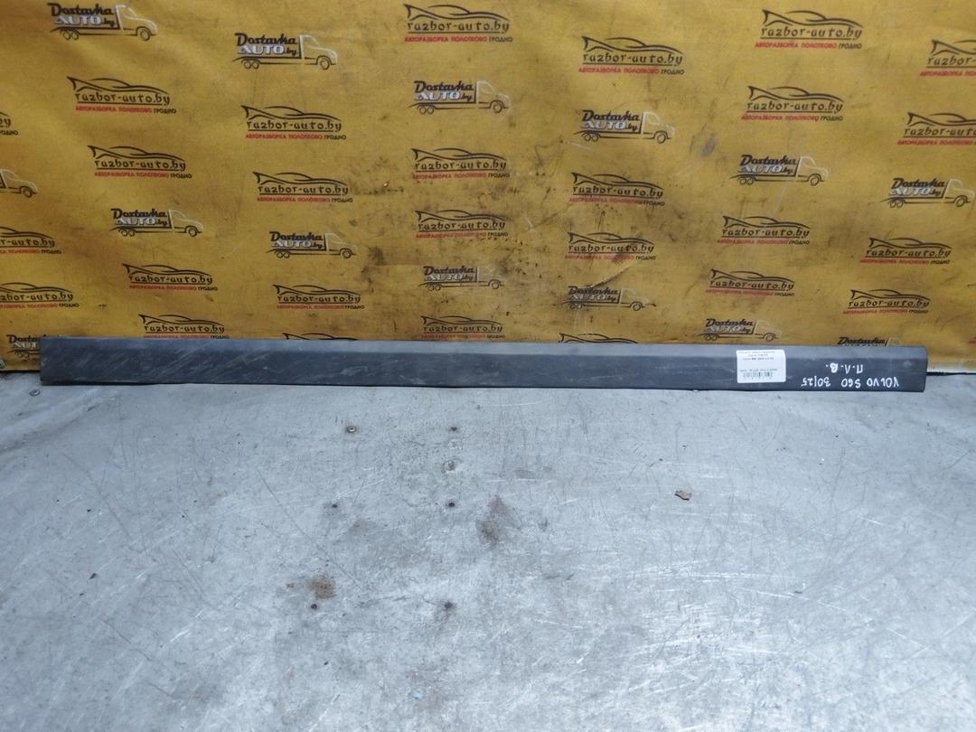 Молдинг двери передней левой P0B0P6 Volvo S60