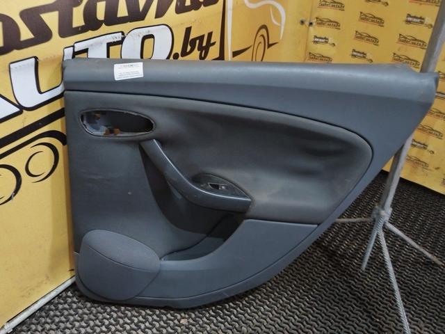 Обшивка двери задней правой (дверная карта) 5JSSOR Seat Altea