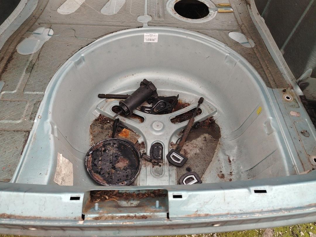 Ниша запасного колеса VWRT39 Volkswagen Passat - Фото 1