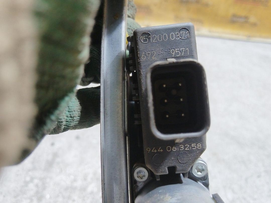 Стеклоподъемник электрический задний правый BA289J Opel Astra купить на авторазборке