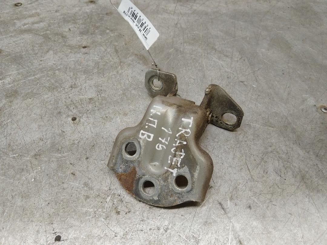 Петля двери передней правой DV7K78 Hyundai Trajet