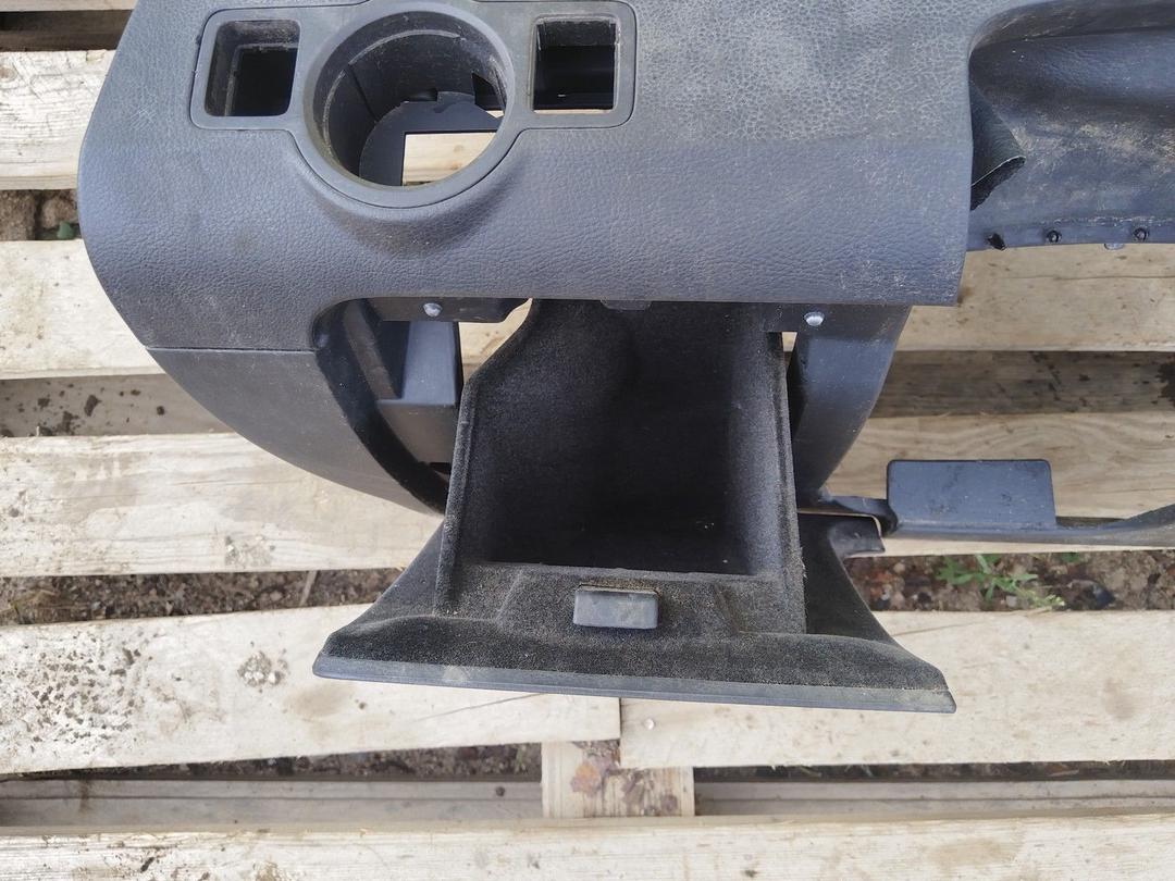 Панель передняя салона (торпедо) YYR700 Volkswagen Passat купить в магазине запчастей бу