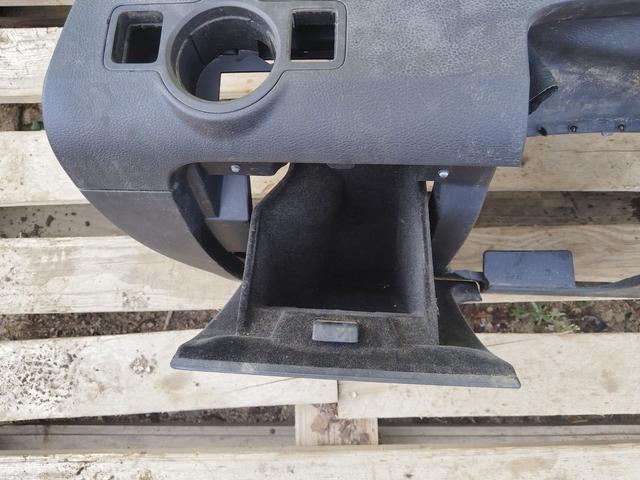 Панель передняя салона (торпедо) YYR700 Volkswagen Passat купить в магазине запчастей бу