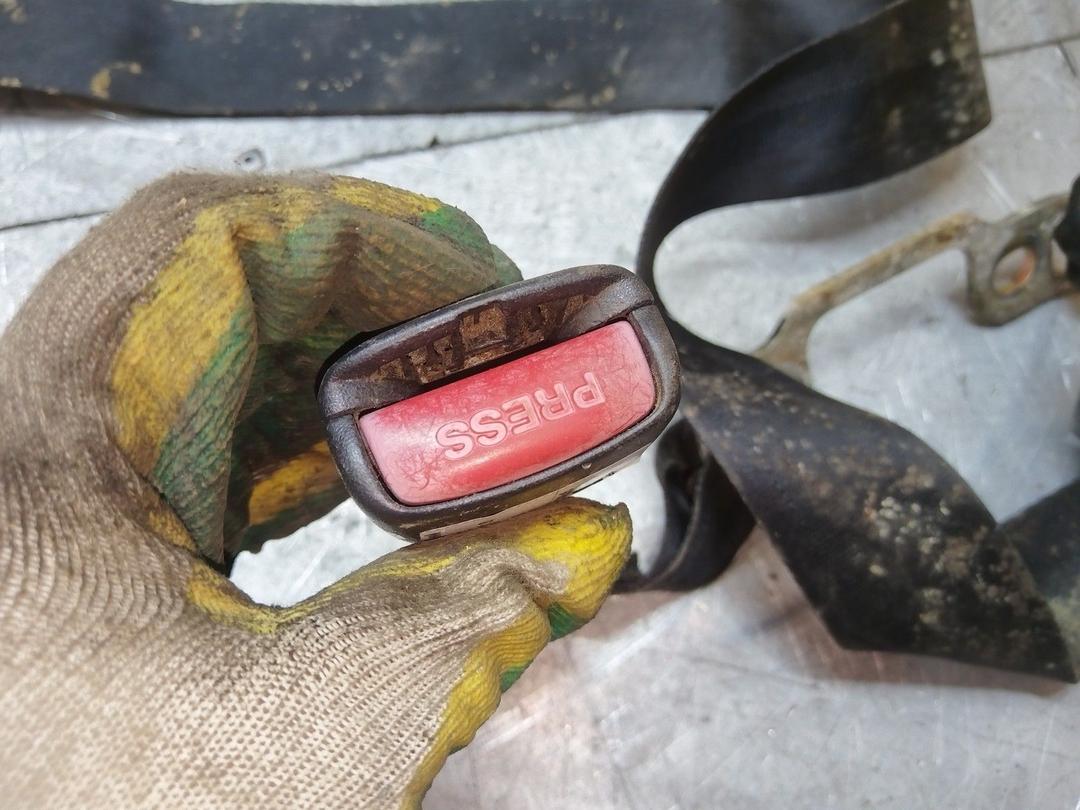 Ремень безопасности задний центральный 11DL0G Mitsubishi Carisma купить