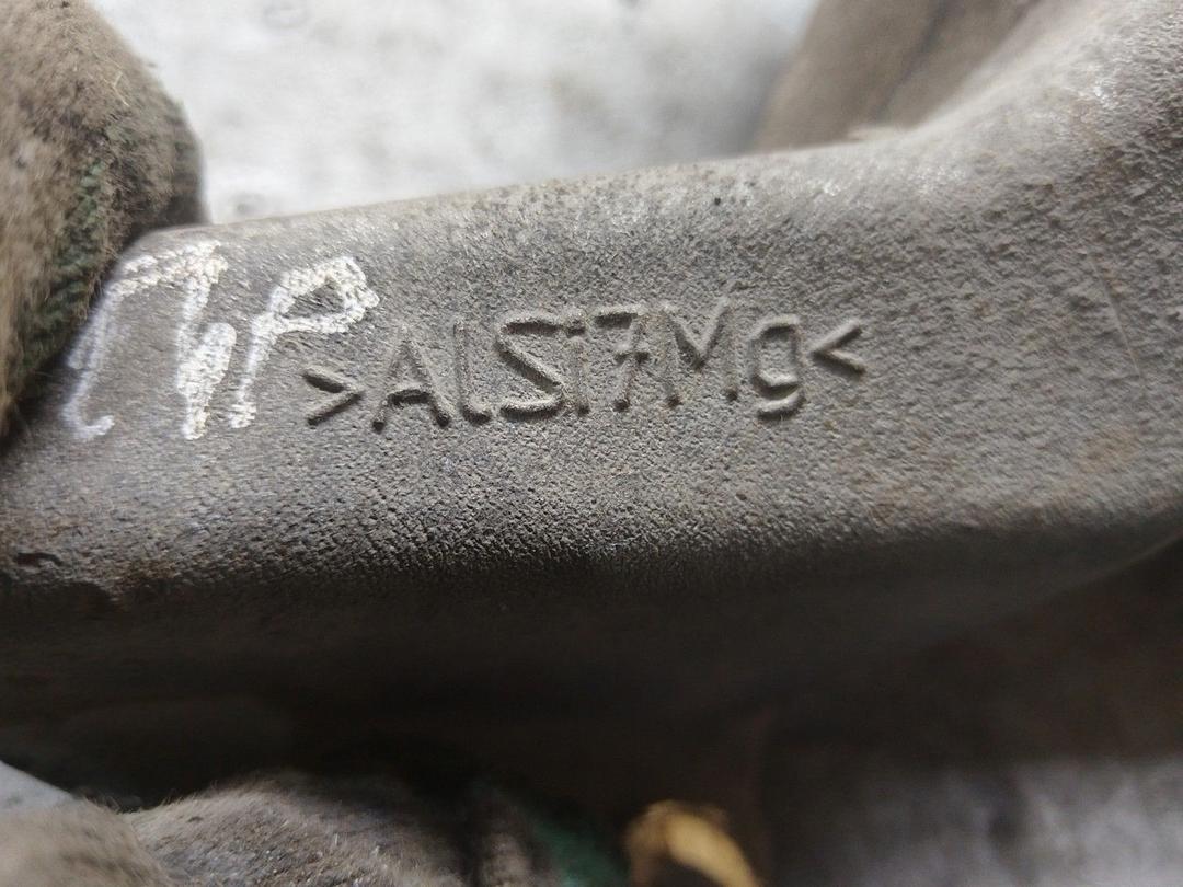 Кулак задний правый M2EUJM Volkswagen Passat undefined