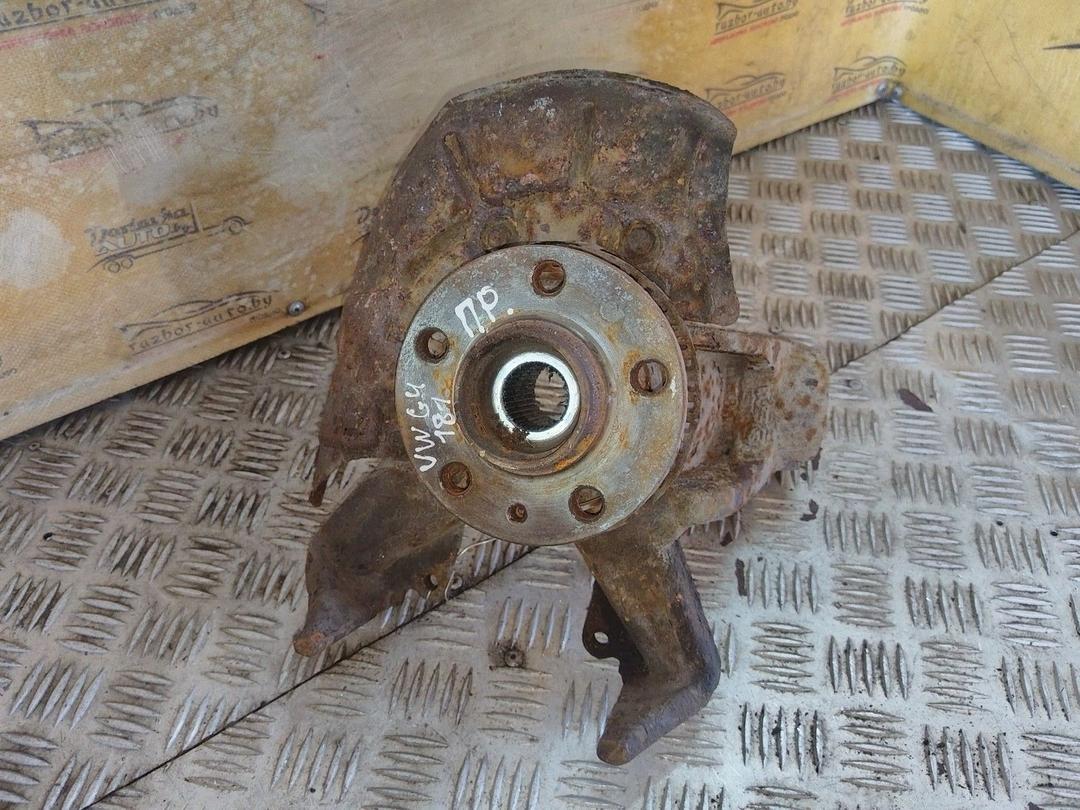 Кулак поворотный правый VMT60R Volkswagen Golf