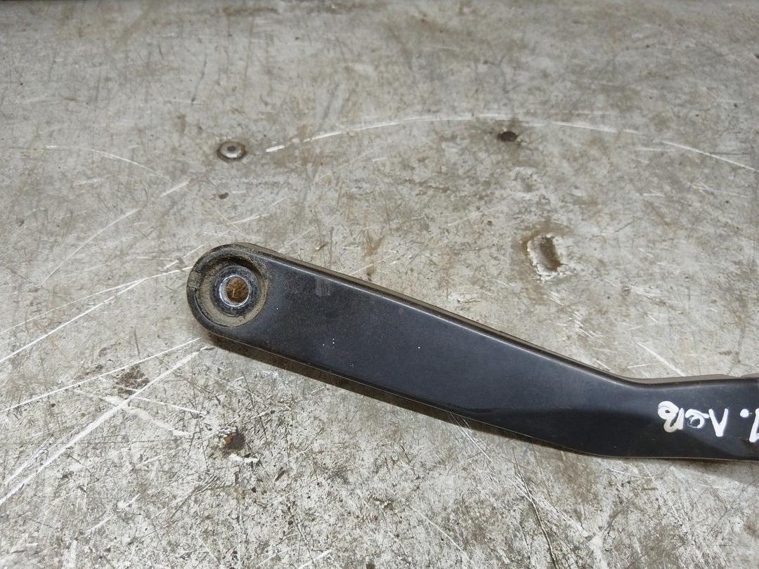 Щеткодержатель (поводок стеклоочистителя, дворник) GU5Y5B Volkswagen Polo купить на авторазборке