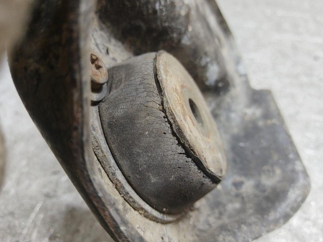 Кронштейн КПП M9VZ1C Peugeot 406 купить на авторазборке