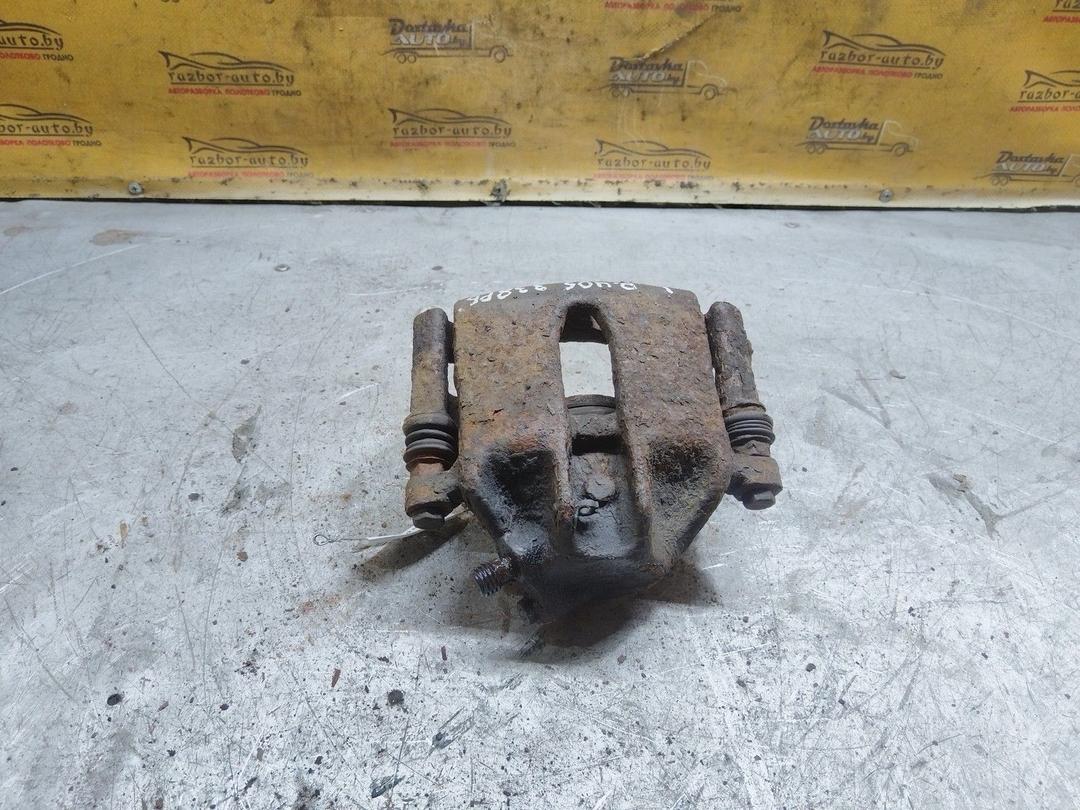 Суппорт передний левый 9IG084 Peugeot 405