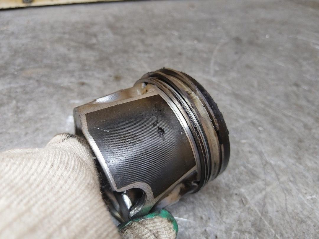 Поршень I4XRXL Volkswagen Golf купить в магазине запчастей бу