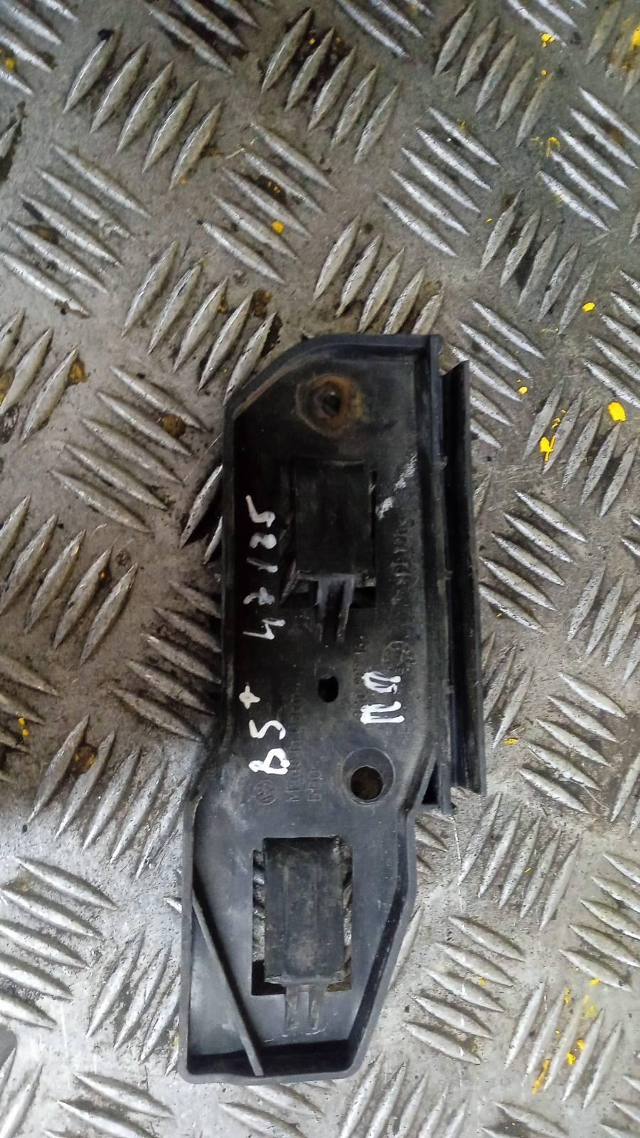 Кронштейн крепления бампера переднего PW0DV3 Volkswagen Passat