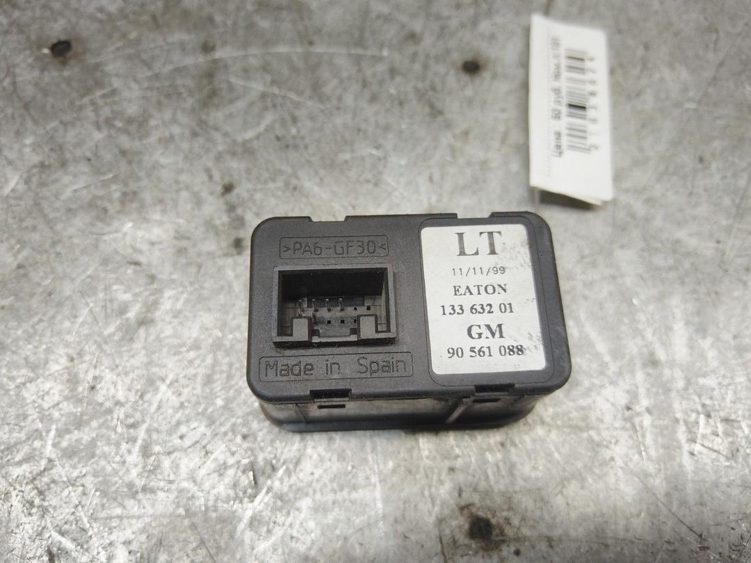 Блок управления стеклоподъемниками 7364S3 Opel Astra - Фото 3