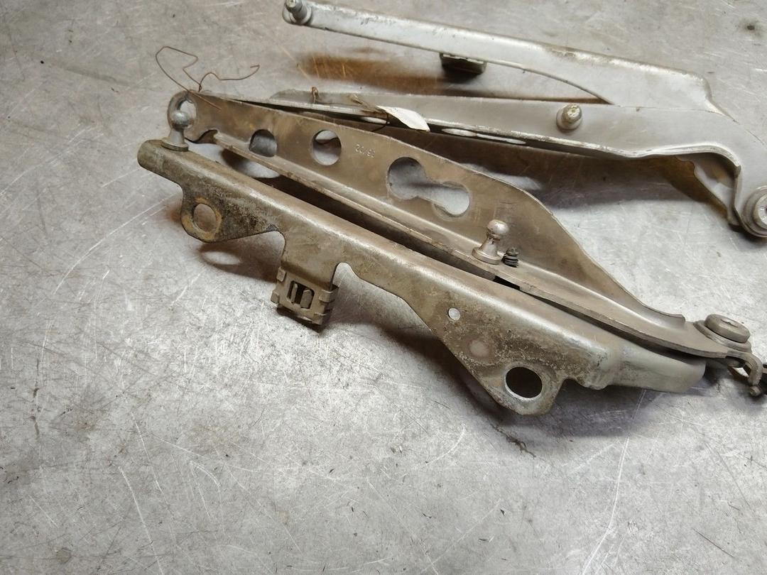 Петля капота KL2YV1 Volvo V70 - Фото 6