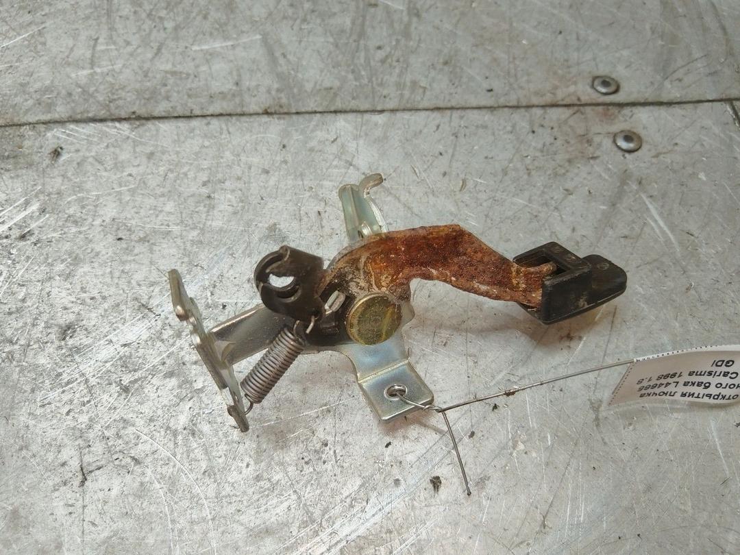 Ручка открытия лючка топливного бака L44665 Mitsubishi Carisma - Фото 3