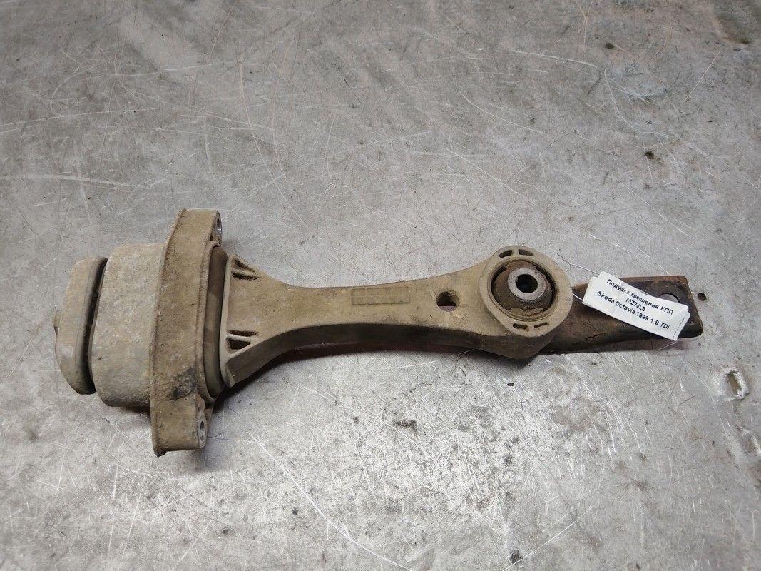 Подушка крепления КПП MZ7JL3 Skoda Octavia - Фото 1