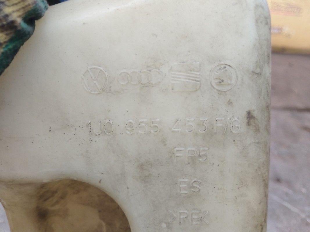 Бачок омывателя FJ7CV3 Skoda Octavia купить в магазине запчастей бу