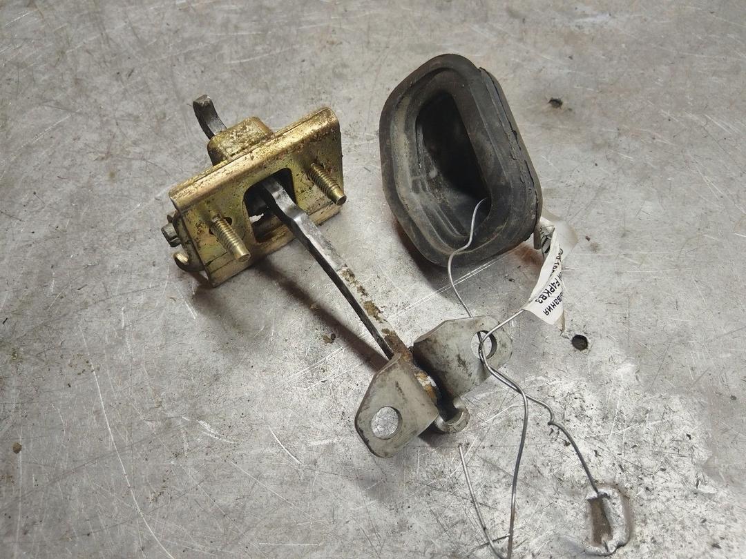 Ограничитель открывания двери передней F4PKB3 Peugeot 406 купить