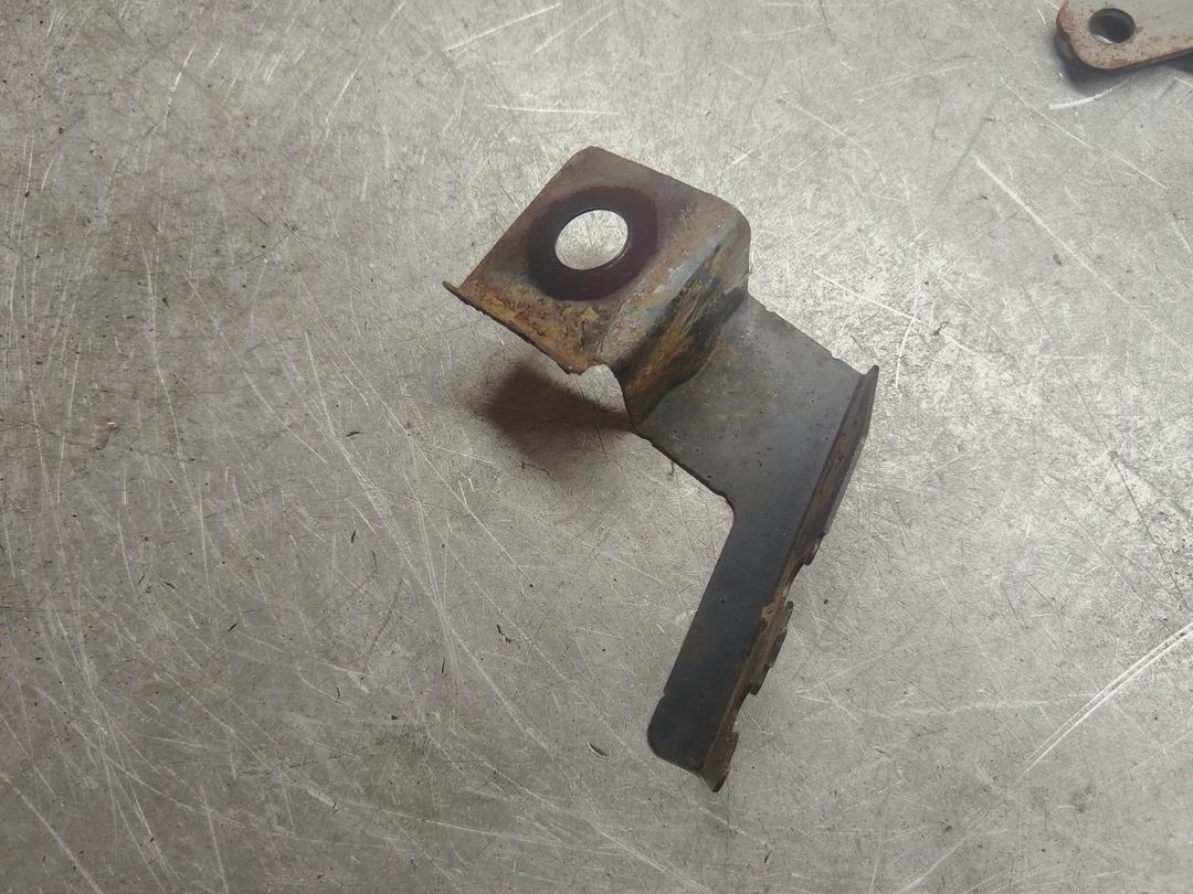 Кронштейн 2E2AWJ Ford Fusion купить с доставкой. Огромный выбор запчастей и марок авто. У нас есть практически все.