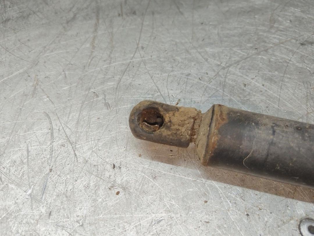 Амортизатор крышки багажника (3-5 двери) V1VIGM Hyundai Trajet - Фото 3