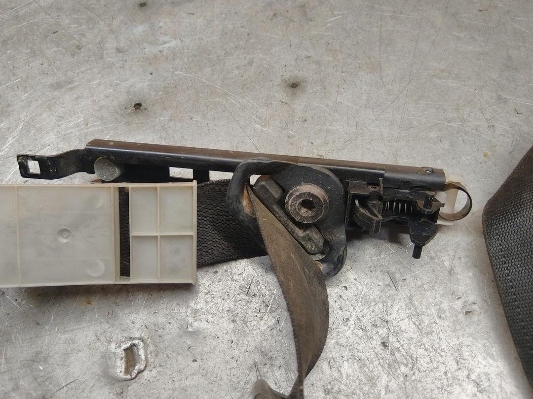 Ремень безопасности передний левый 06JRU9 Opel Zafira купить в магазине запчастей бу