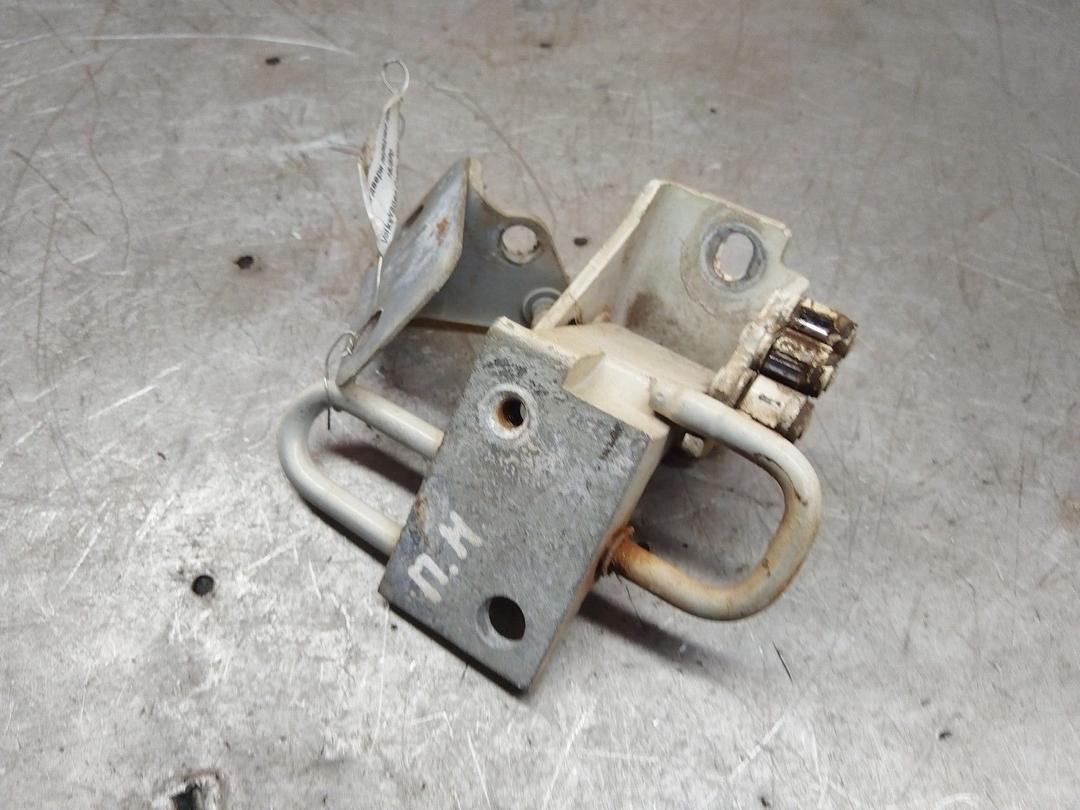 Петля двери передней правой 16J5P0 Volkswagen Caddy