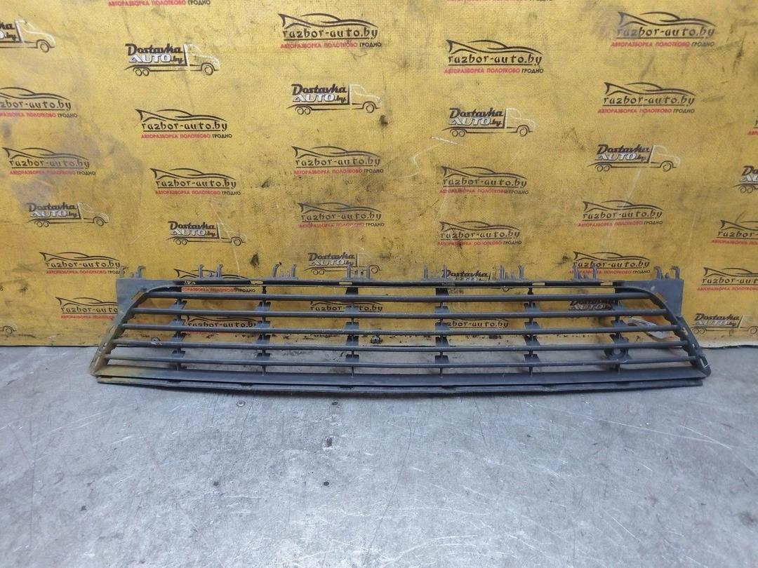 Заглушка (решетка) в бампер передний V9JV55 Opel Corsa