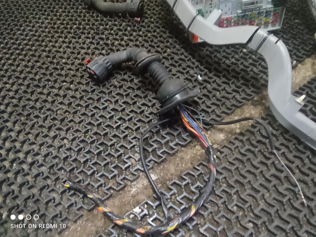 Проводка салона I4P3Y4 Opel Zafira - Фото 3