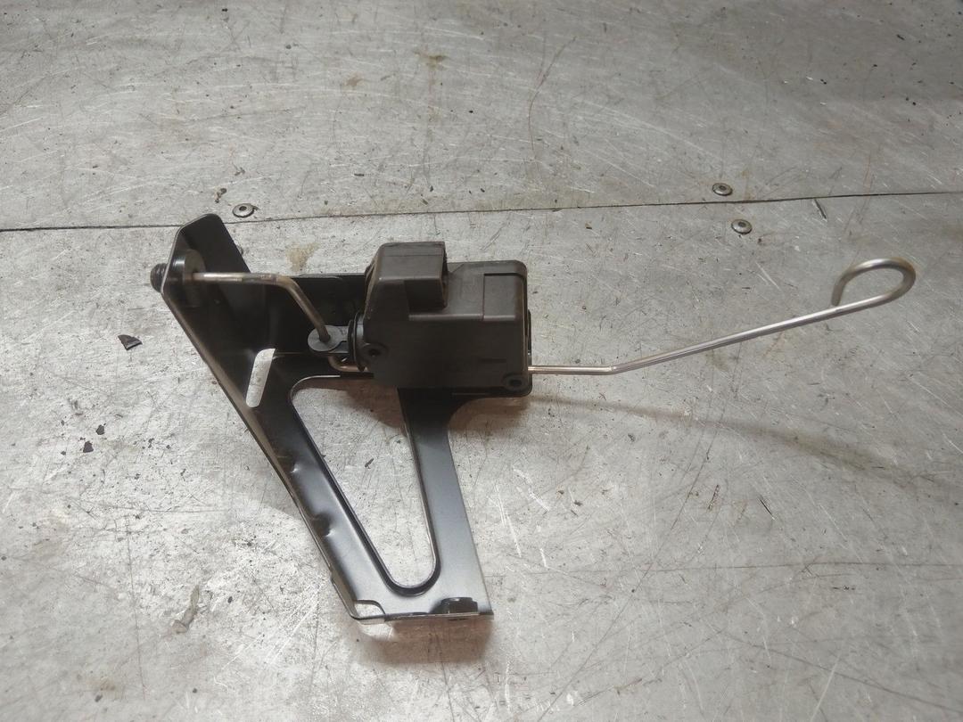 Активатор замка крышки топливного бака WIG0EX Volvo V40 - Фото 1