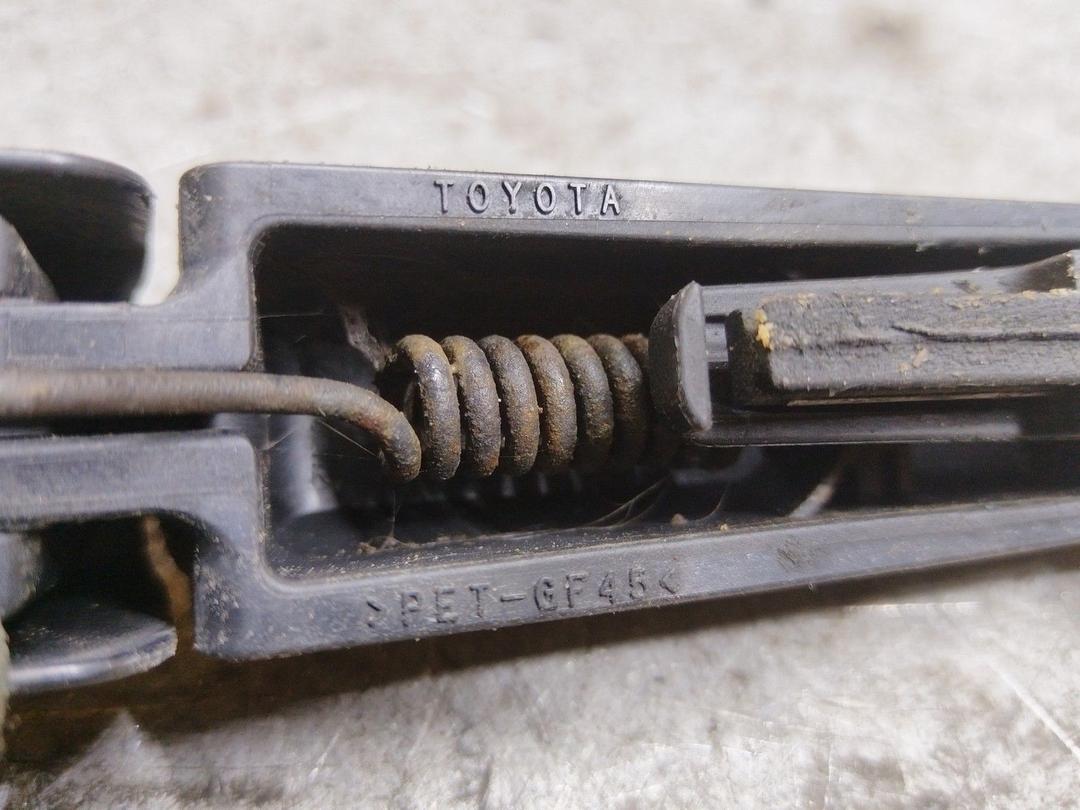 Щеткодержатель задний I9M0MQ Toyota Avensis купить на авторазборке