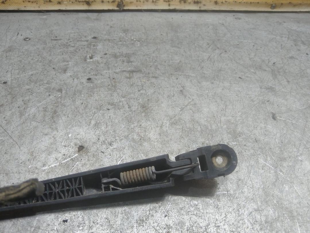 Щеткодержатель задний 3TJG3I Mitsubishi Grandis купить в магазине запчастей бу