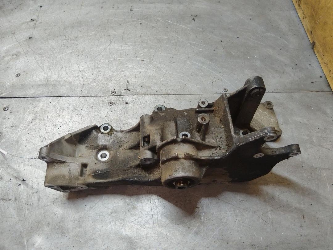 Кронштейн вискомуфты T93FVL Volkswagen Passat