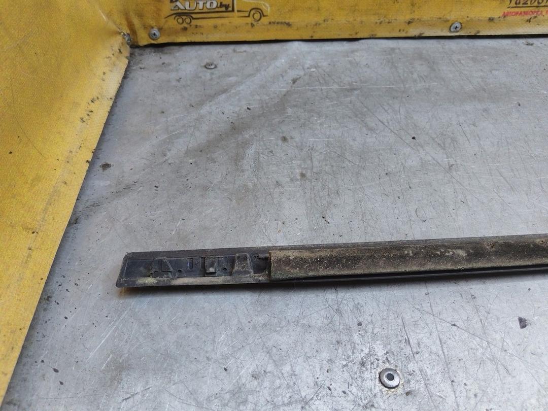 Молдинг стекла двери передней правой наружный A90OTG Volkswagen Passat купить в магазине запчастей бу