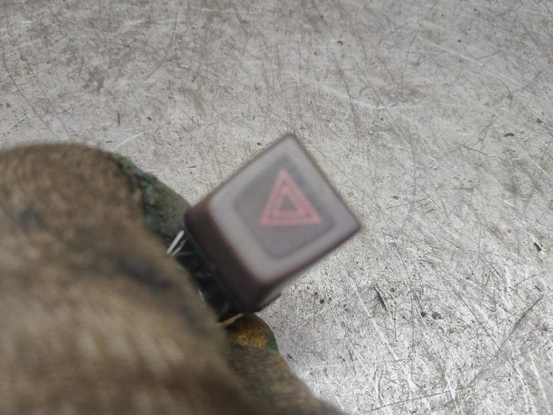 Кнопка аварийной сигнализации V4KKCR Volvo S40 купить с доставкой