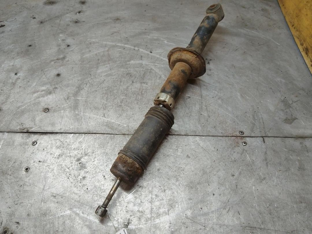 Амортизатор задний правый VYQ0O1 Mitsubishi Carisma - Фото 1