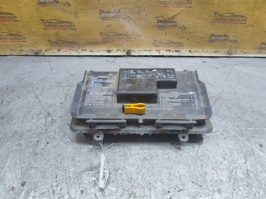 Короб предохранителей 42QFTZ Audi 80 - Фото 1