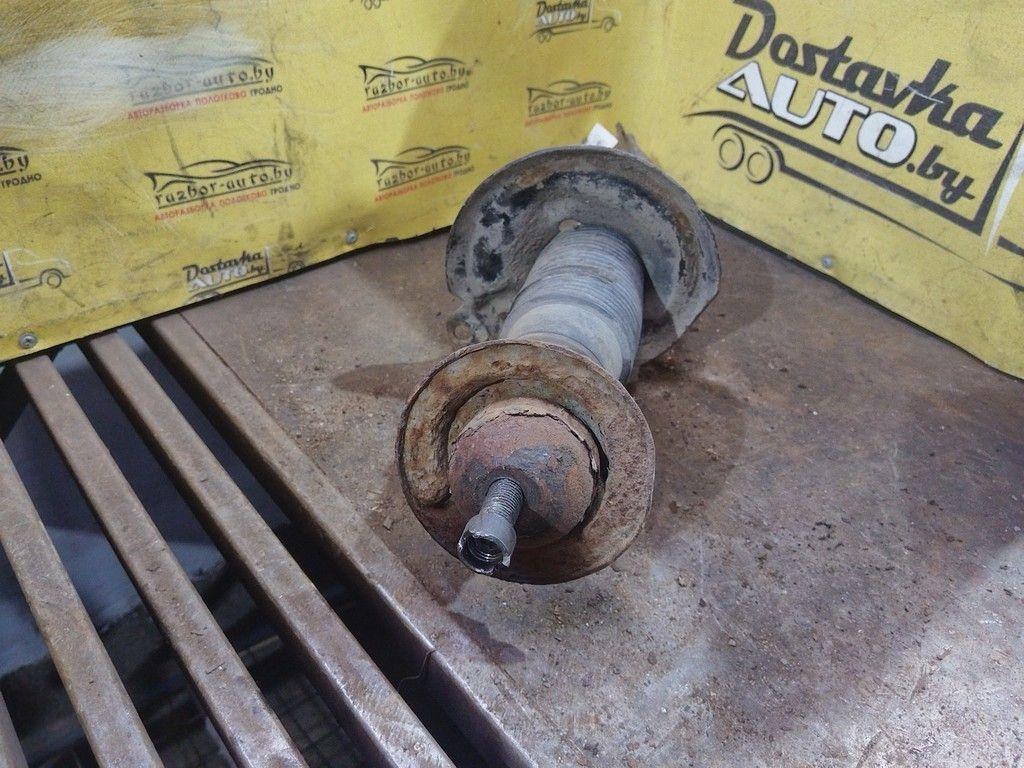 Амортизатор передний правый D2ACE0 Volkswagen Golf - Фото 3