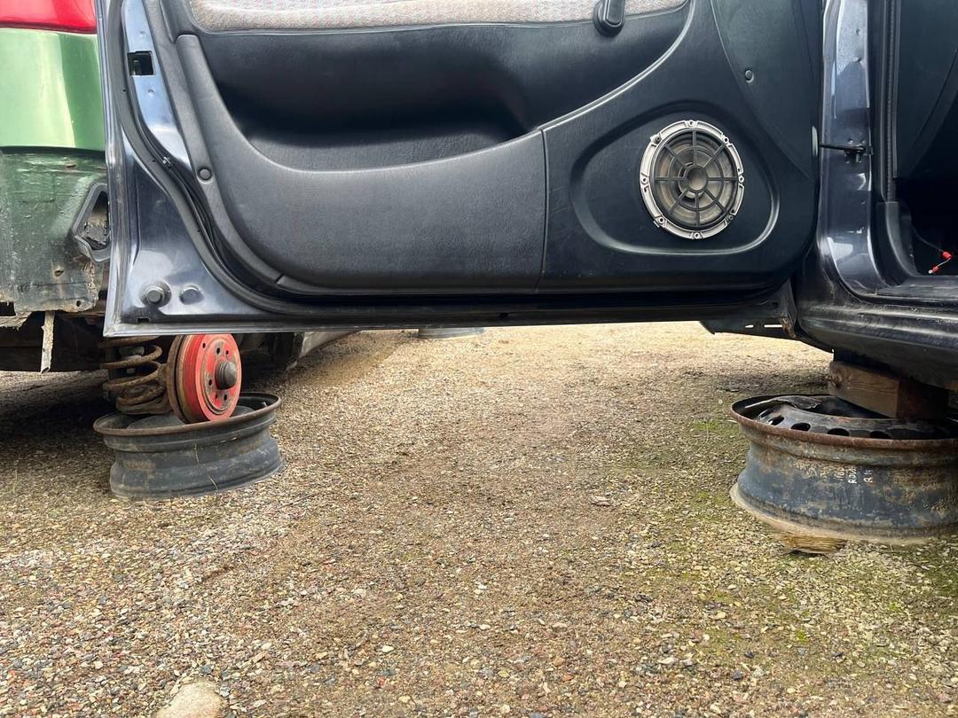 Дверь передняя левая AR3045 Mitsubishi Carisma купить в магазине запчастей бу