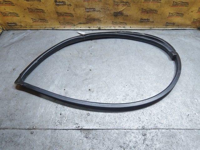 Уплотнитель двери передней левой C88V9T Toyota Avensis купить на авторазборке