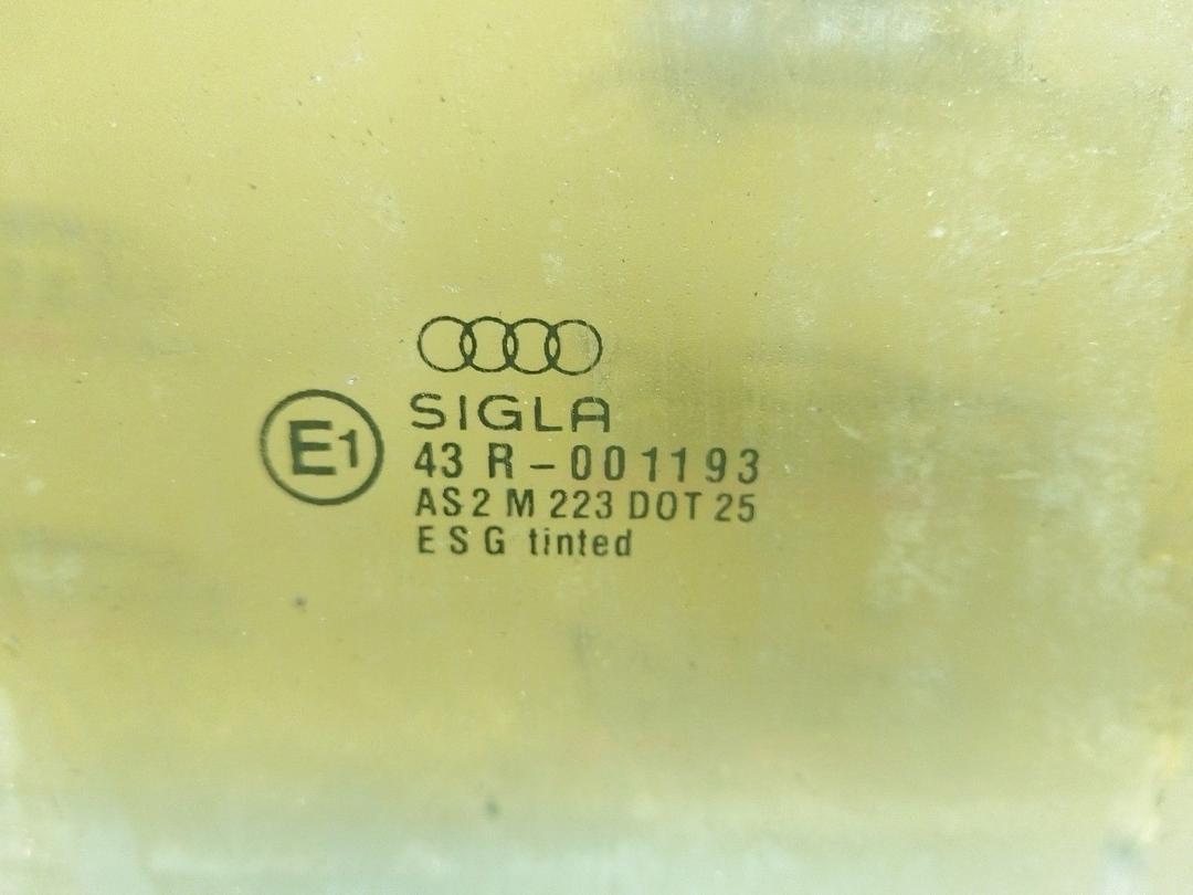 Стекло двери передней правой IJ6CS6 Audi 80 купить