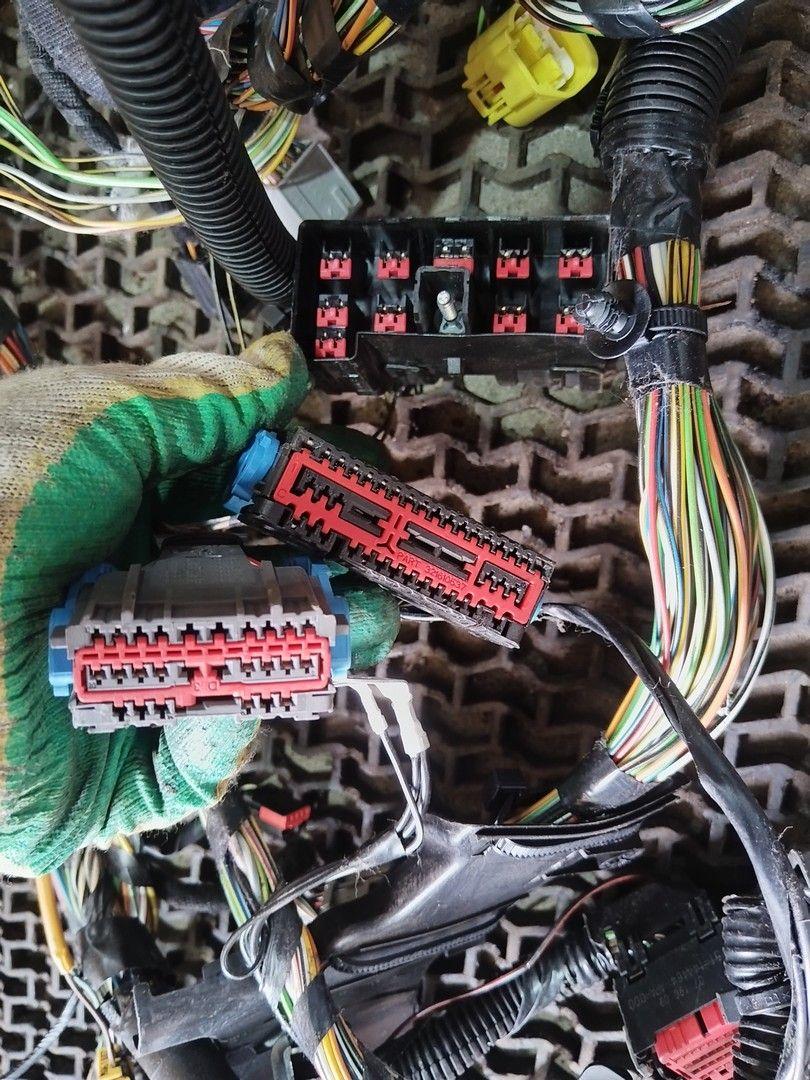 Проводка салона X8K98J Ford Focus - Фото 3