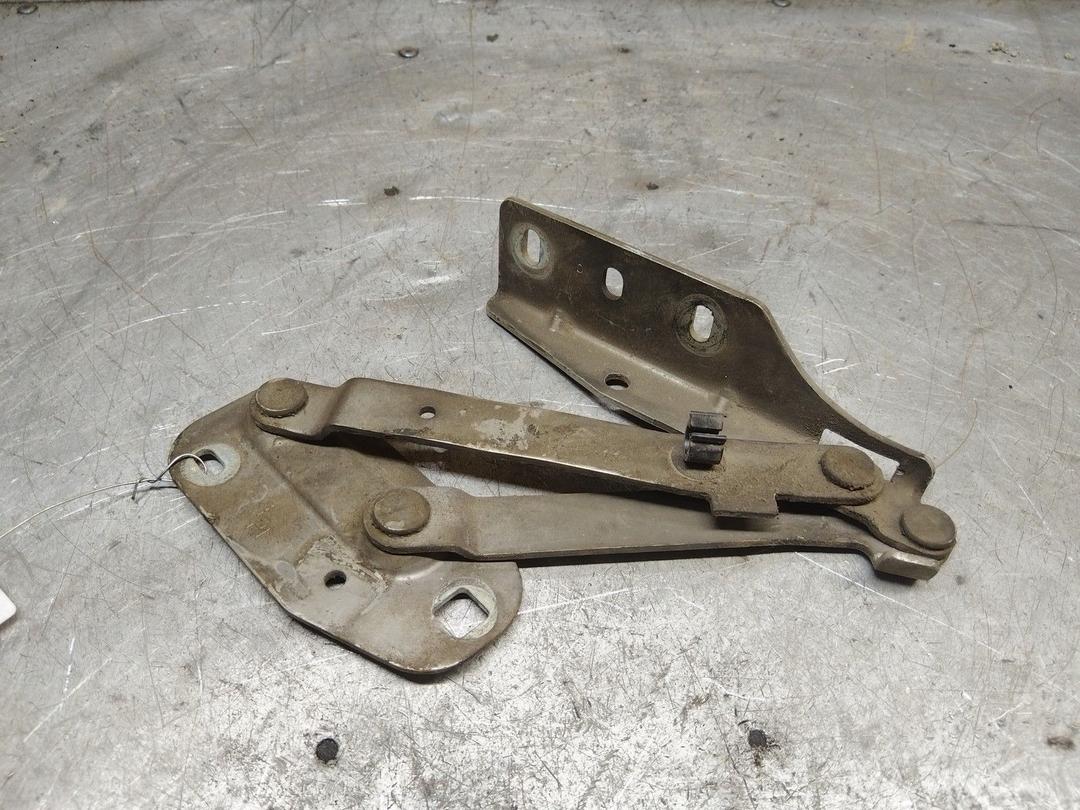 Петля капота правая 6JJSP6 Peugeot 806