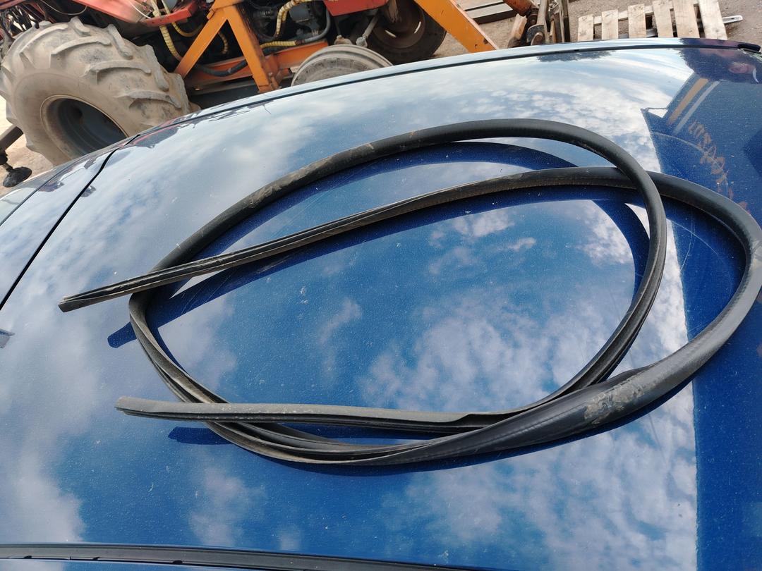 Уплотнитель двери передней правой S1A9GP Nissan Micra